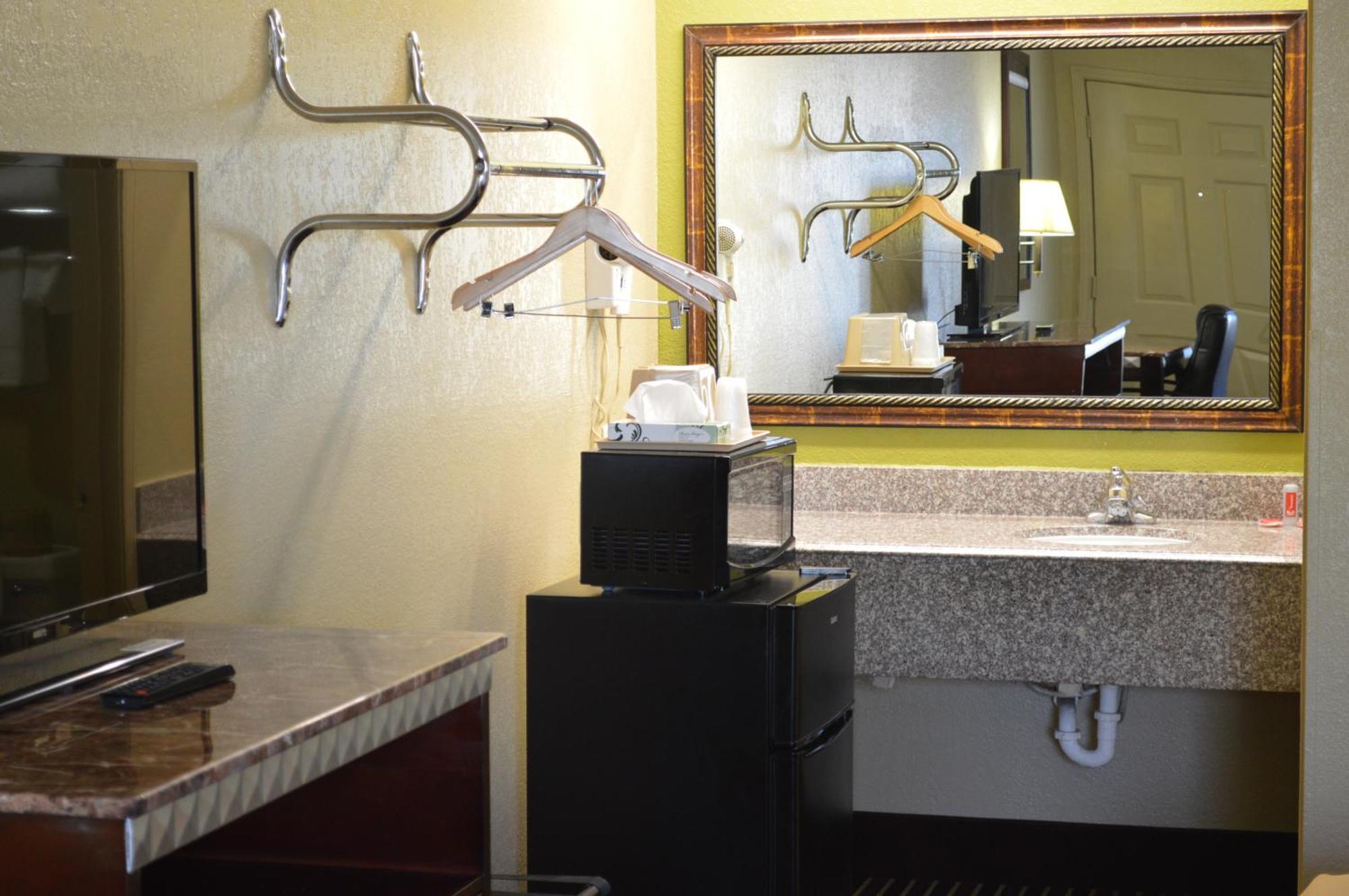 Econo Lodge Lake Charles University Area Oda fotoğraf